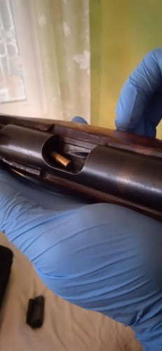 Крупную партию запрещенного вещества и оружие с патронами обнаружили полицейские в Октябрьском районе