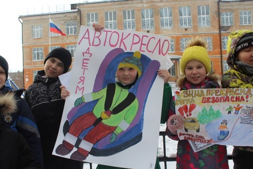 Сотрудники Госавтоинспекции провели информационно-пропагандистскую акцию «Автокресло-детям!» Сотрудники Госавтоинспекции провели информационно-пропагандистскую акцию «Автокресло-детям!»