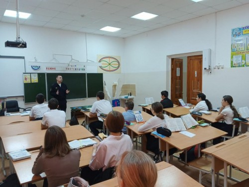 Инспектора по делам несовершеннолетних МО МВД России «Бузулукский» провели профилактическую беседу по профилактики преступлений в сфере информационно-телекоммуникационных технологий в ООШ № 5 Инспектора по делам несовершеннолетних МО МВД России «Бузулукский» провели профилактическую беседу по профилактики преступлений в сфере информационно-телекоммуникационных технологий в ООШ № 5