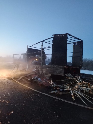 В Бузулукском районе на трассе загорелся автомобиль В Бузулукском районе на трассе загорелся автомобиль