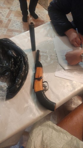 В городе Абдулино сотрудники полиции задержали местного жителя с обрезом оружия