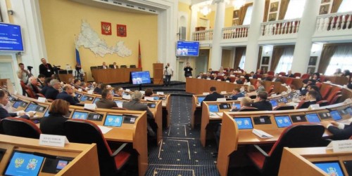 Депутаты Заксобрания области вновь собрались на внеочередном заседании