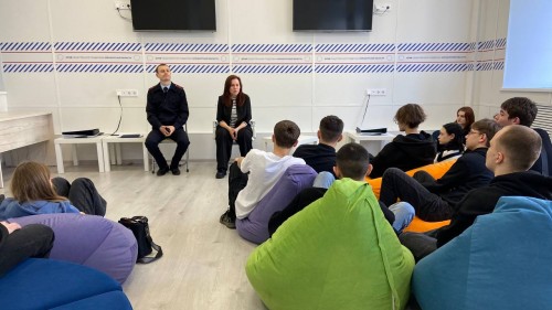 В Оренбурге сотрудник полиции встретился со студентами нефтегазоразведочного техникума В Оренбурге сотрудник полиции встретился со студентами нефтегазоразведочного техникума