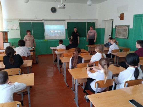 Врио инспектора по делам несовершеннолетних Отд МВД России по Курманаевскому району провел профилактические беседы в рамках оперативно-профилактического мероприятия «Твой выбор» в МОАУ «Михайловская СОШ». Врио инспектора по делам несовершеннолетних Отд МВД России по Курманаевскому району провел профилактические беседы в рамках оперативно-профилактического мероприятия «Твой выбор» в МОАУ «Михайловская СОШ».