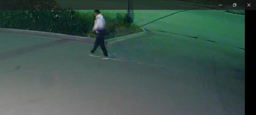 В Новотроицке разыскивают подозреваемого в поджоге автомобиля В Новотроицке разыскивают подозреваемого в поджоге автомобиля