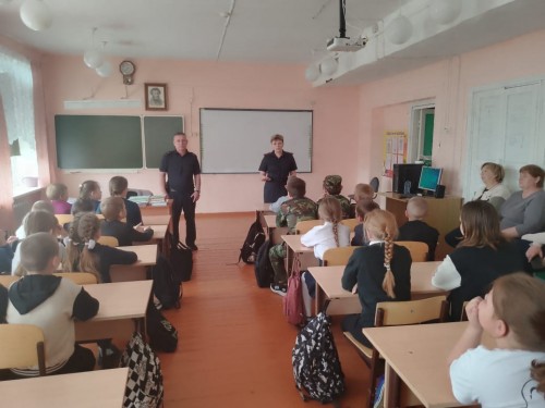 Инспектор ПДН и участковый уполномоченный ОМВД России по Саракташскому району провели профилактические мероприятия в Спасском и Надеждинке