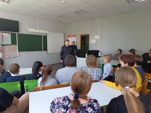 Инспектор ПДН и участковый уполномоченный ОМВД России по Саракташскому району провели профилактические мероприятия в Спасском и Надеждинке Инспектор ПДН и участковый уполномоченный ОМВД России по Саракташскому району провели профилактические мероприятия в Спасском и Надеждинке