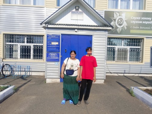 В Оренбуржье нашли в лесу сбежавшую из дома девушку В Оренбуржье нашли в лесу сбежавшую из дома девушку