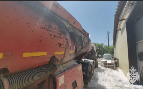 В Оренбурге от загоревшегося бензовоза погиб человек В Оренбурге от загоревшегося бензовоза погиб человек