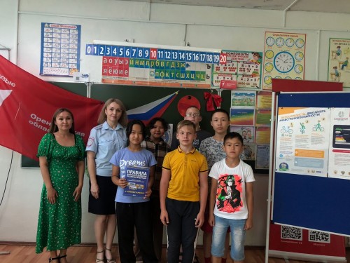 Сотрудники Госавтоинспекции Соль-Илецкого городского округа проводят в детских летних лагерях уроки дорожной безопасности Сотрудники Госавтоинспекции Соль-Илецкого городского округа проводят в детских летних лагерях уроки дорожной безопасности