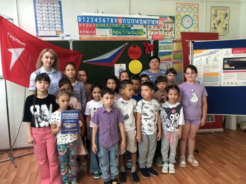 Сотрудники Госавтоинспекции Соль-Илецкого городского округа проводят в детских летних лагерях уроки дорожной безопасности Сотрудники Госавтоинспекции Соль-Илецкого городского округа проводят в детских летних лагерях уроки дорожной безопасности