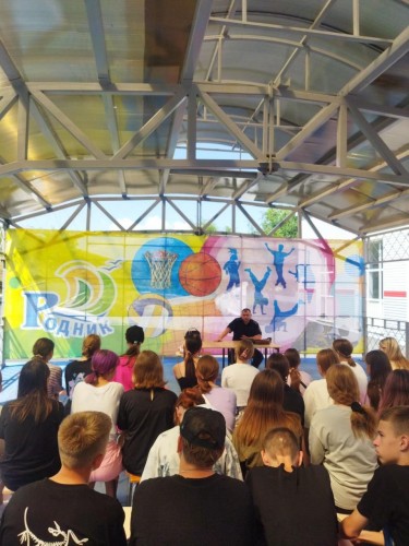 В рамках акции «Каникулы с Общественным советом» полицейские и общественники посетили в Новотроицке детский оздоровительный лагерь «Родник» В рамках акции «Каникулы с Общественным советом» полицейские и общественники посетили в Новотроицке детский оздоровительный лагерь «Родник»