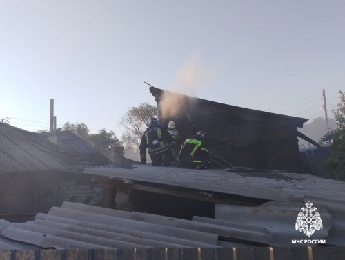 В Орске горел жилой дом В Орске горел жилой дом