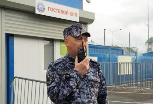 Росгвардейцы обеспечили безопасность во время подготовки и проведения футбольного матча в Оренбурге Росгвардейцы обеспечили безопасность во время подготовки и проведения футбольного матча в Оренбурге