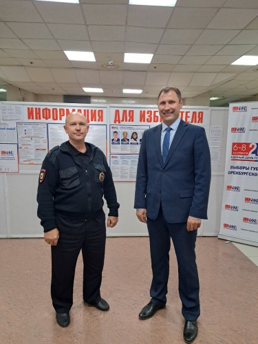В Оренбурге общественники наблюдали за работой полиции на избирательных участках В Оренбурге общественники наблюдали за работой полиции на избирательных участках