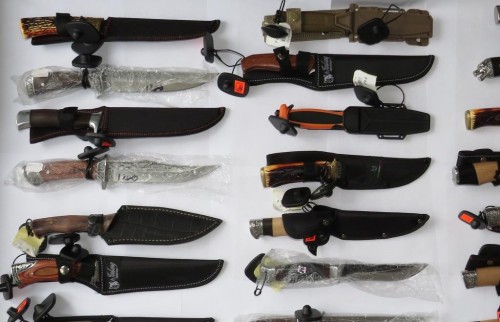 В Бугуруслане незаконно продавали холодное оружие В Бугуруслане незаконно продавали холодное оружие