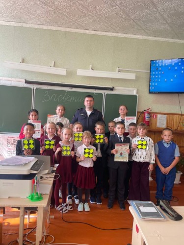 В рамках профилактического мероприятия «Внимание-дети!» начальник Госавтоинспекции Курманаевского района Алексей Ливченко посетил Ромашинскую среднюю общеобразовательную школу В рамках профилактического мероприятия «Внимание-дети!» начальник Госавтоинспекции Курманаевского района Алексей Ливченко посетил Ромашинскую среднюю общеобразовательную школу