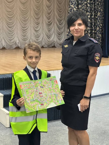 «Соблюдай ПДД - будь в безопасности!» - с таким девизом оренбургские госавтоинспектора провели для учащихся начальных классов практическое занятие «Соблюдай ПДД - будь в безопасности!» - с таким девизом оренбургские госавтоинспектора провели для учащихся начальных классов практическое занятие
