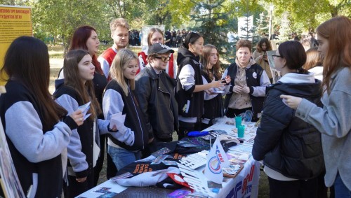 Более 3 тысяч оренбуржцев собрались в парке им. Перовского. Зачем? Более 3 тысяч оренбуржцев собрались в парке им. Перовского. Зачем?