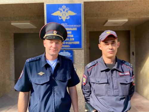 В Орске полицейские разыскали родственников местной жительницы, потерявшихся после торжества В Орске полицейские разыскали родственников местной жительницы, потерявшихся после торжества