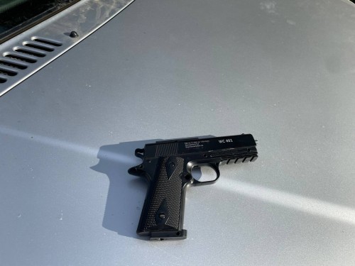 В Новотроицке стреляли по "Львёнку" из пневматического пистолета В Новотроицке стреляли по "Львёнку" из пневматического пистолета