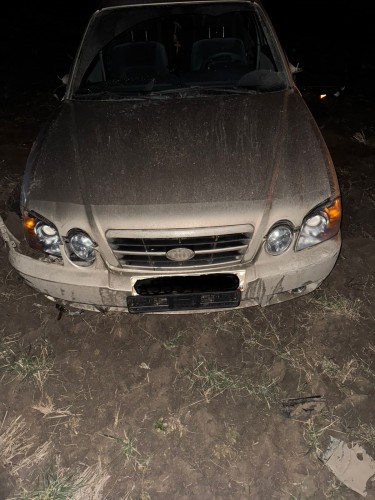 Сотрудники полиции устанавливают обстоятельства ДТП, в котором пострадал водитель Сотрудники полиции устанавливают обстоятельства ДТП, в котором пострадал водитель