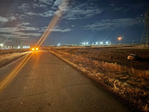 Сотрудники полиции устанавливают обстоятельства ДТП, в котором пострадал водитель Сотрудники полиции устанавливают обстоятельства ДТП, в котором пострадал водитель