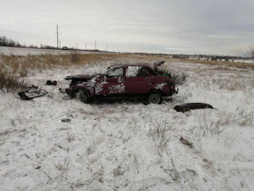 На трассе Новоорск- Орск автомобиль слетел в кювет На трассе Новоорск- Орск автомобиль слетел в кювет