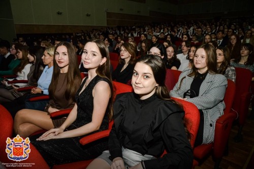 Талантливые ученики Оренбуржья приняли участие в Губернаторской ёлке Талантливые ученики Оренбуржья приняли участие в Губернаторской ёлке