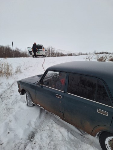 Судебные приставы Оренбуржья освободили заложников «снежного плена»