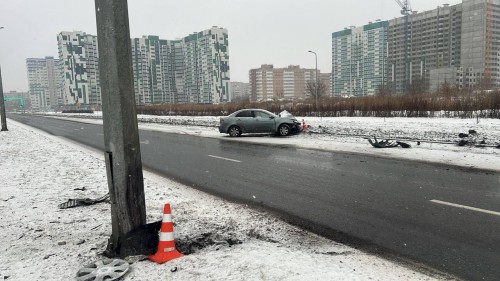 В Оренбурге водитель «Митсубиси» врезался в столб В Оренбурге водитель «Митсубиси» врезался в столб