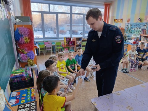 В Новотроицке прошла познавательная беседа «Детям о фликерах» В Новотроицке прошла познавательная беседа «Детям о фликерах»