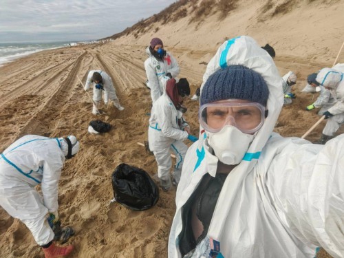 Оренбуржцы помогают в ликвидации разлива мазута на побережье Чёрного моря Оренбуржцы помогают в ликвидации разлива мазута на побережье Чёрного моря