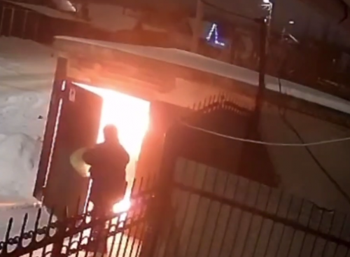 В Оренбурге мужчина поджёг дом и машину бывшей суруги В Оренбурге мужчина поджёг дом и машину бывшей суруги