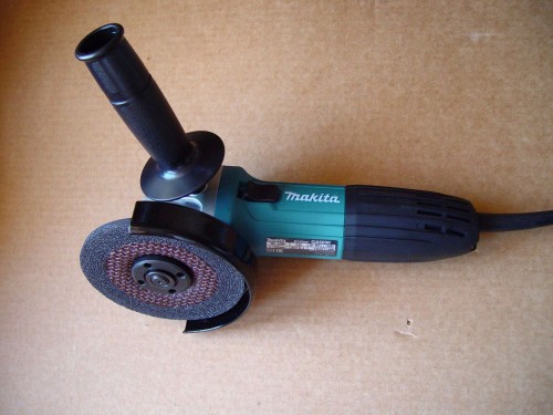 Житель Пономарёвки случайно отпилил себе пальцы "болгаркой" Житель Пономарёвки случайно отпилил себе пальцы "болгаркой"