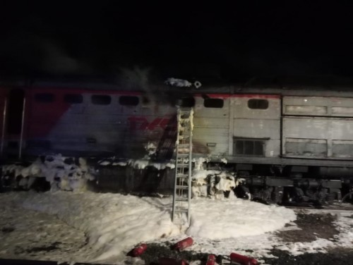 В Светлинском районе на железнодорожной станции горел локомотив (ВИДЕО)