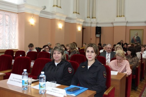 В Оренбурге сотрудники полиции приняли участие в расширенном заседании комиссии по делам несовершеннолетних и защите их прав