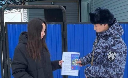 В поселке Первомайский росгвардейцы приняли участие в акции «Безопасный дом, подъезд, квартира» В поселке Первомайский росгвардейцы приняли участие в акции «Безопасный дом, подъезд, квартира»