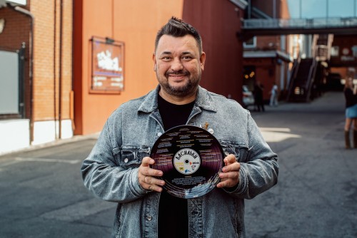 Вперёд, в семидесятые: первый концерт нового коллектива Сергея Жукова ВИА «Васильки» состоится 10 апреля на Wink.ru Вперёд, в семидесятые: первый концерт нового коллектива Сергея Жукова ВИА «Васильки» состоится 10 апреля на Wink.ru