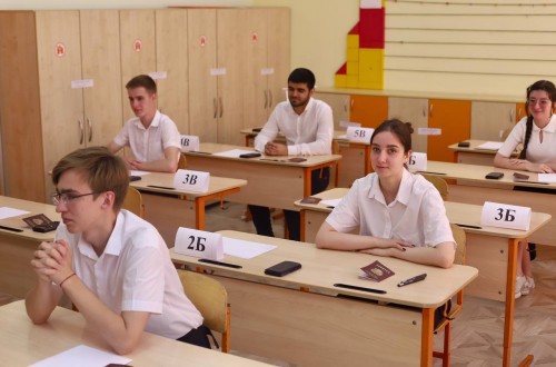 Оренбургские школьники сдали ЕГЭ по русскому языку