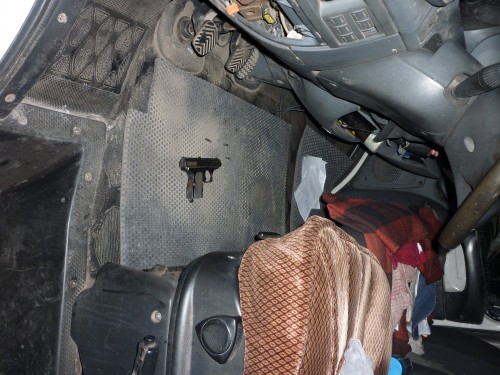 В Оренбурге полицейские задержали пьяного водителя с самодельным пистолетом