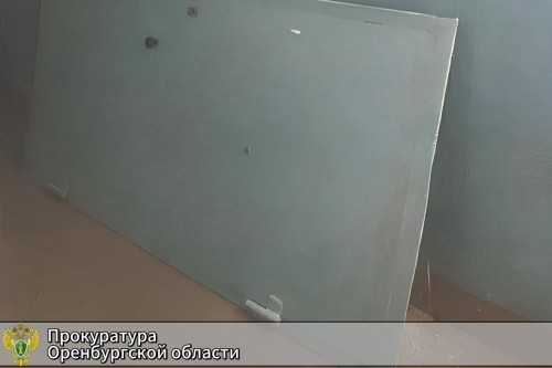 В Оренбурге управляющая компания выплати 400 000 рублей за упавшую на ребёнка дверь