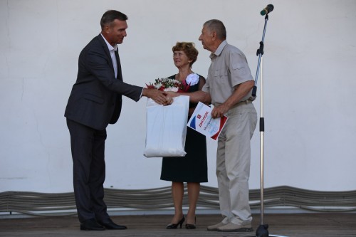 Металлургов Уральской Стали отметили на День семьи, любви и верности Металлургов Уральской Стали отметили на День семьи, любви и верности