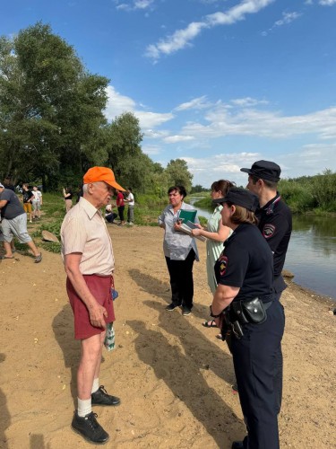 В Оренбурге провели очередной рейд по местам, где запрещено купаться В Оренбурге провели очередной рейд по местам, где запрещено купаться