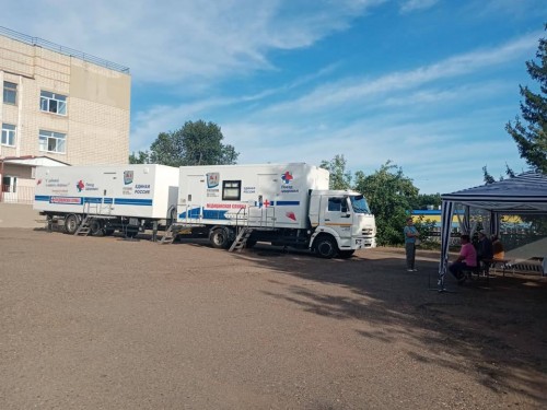 Врачи осмотрели и проконсультировали 440 жителей поселка Тюльган