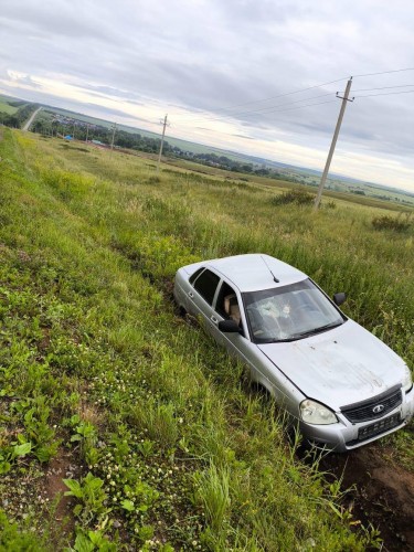 В Абдулино 17-летний подросток угнал чужую Lada Priora и слетел на ней в кювет В Абдулино 17-летний подросток угнал чужую Lada Priora и слетел на ней в кювет