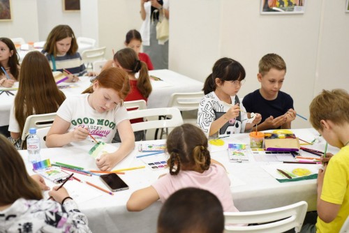 Рисунки юных оренбуржцев представят на выставке в Москве