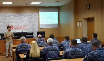 В Оренбурге представитель Российского общества «Знание» провел встречу росгвардейцами