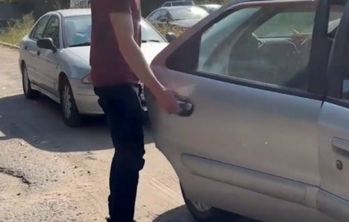 Молодой оренбуржец обчистил на 25 000 рублей два незапертых автомобиля 