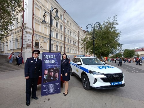 Полицейские в день Оренбурга приглашали горожан на службу Полицейские в день Оренбурга приглашали горожан на службу